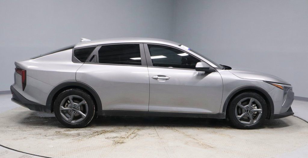 Used 2025 Kia K4 LXS image 11