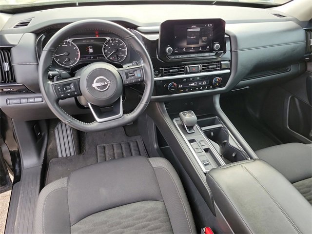 Used 2025 Nissan Pathfinder SV image 17