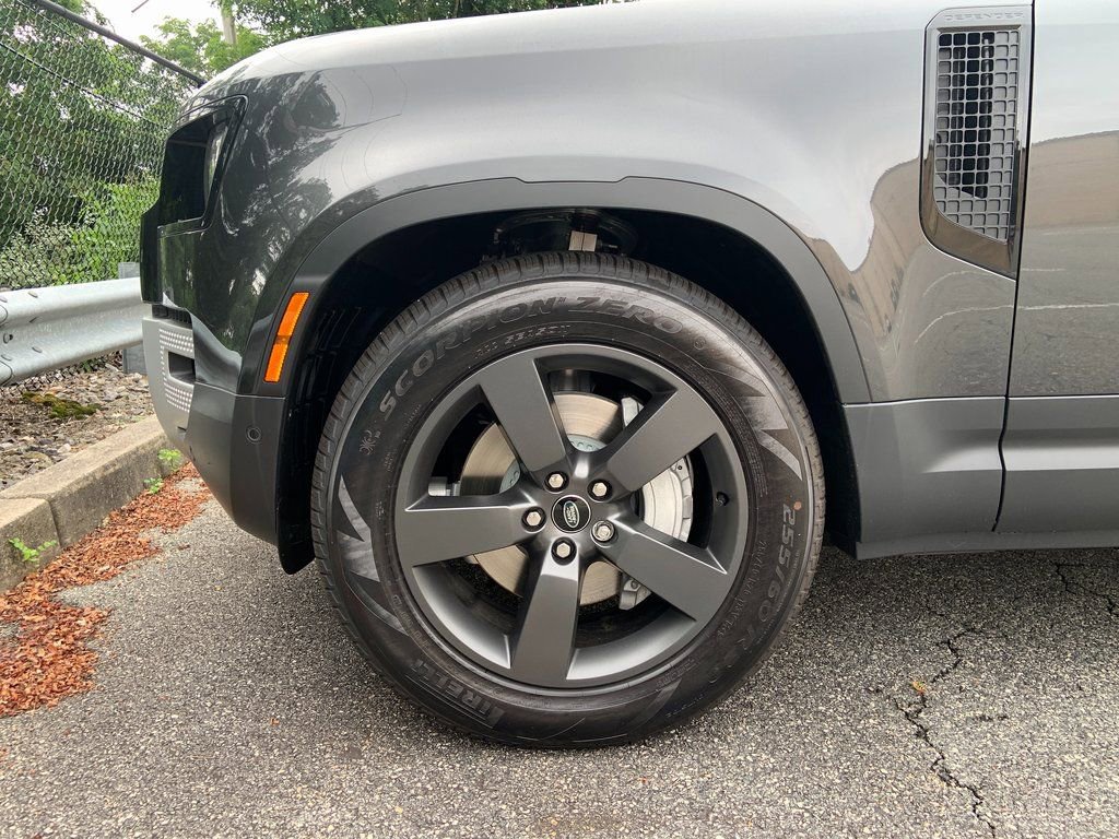 New 2024 Land Rover Defender 130 S image 9