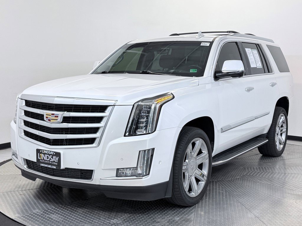 Used 2018 Cadillac Escalade Luxury image 3