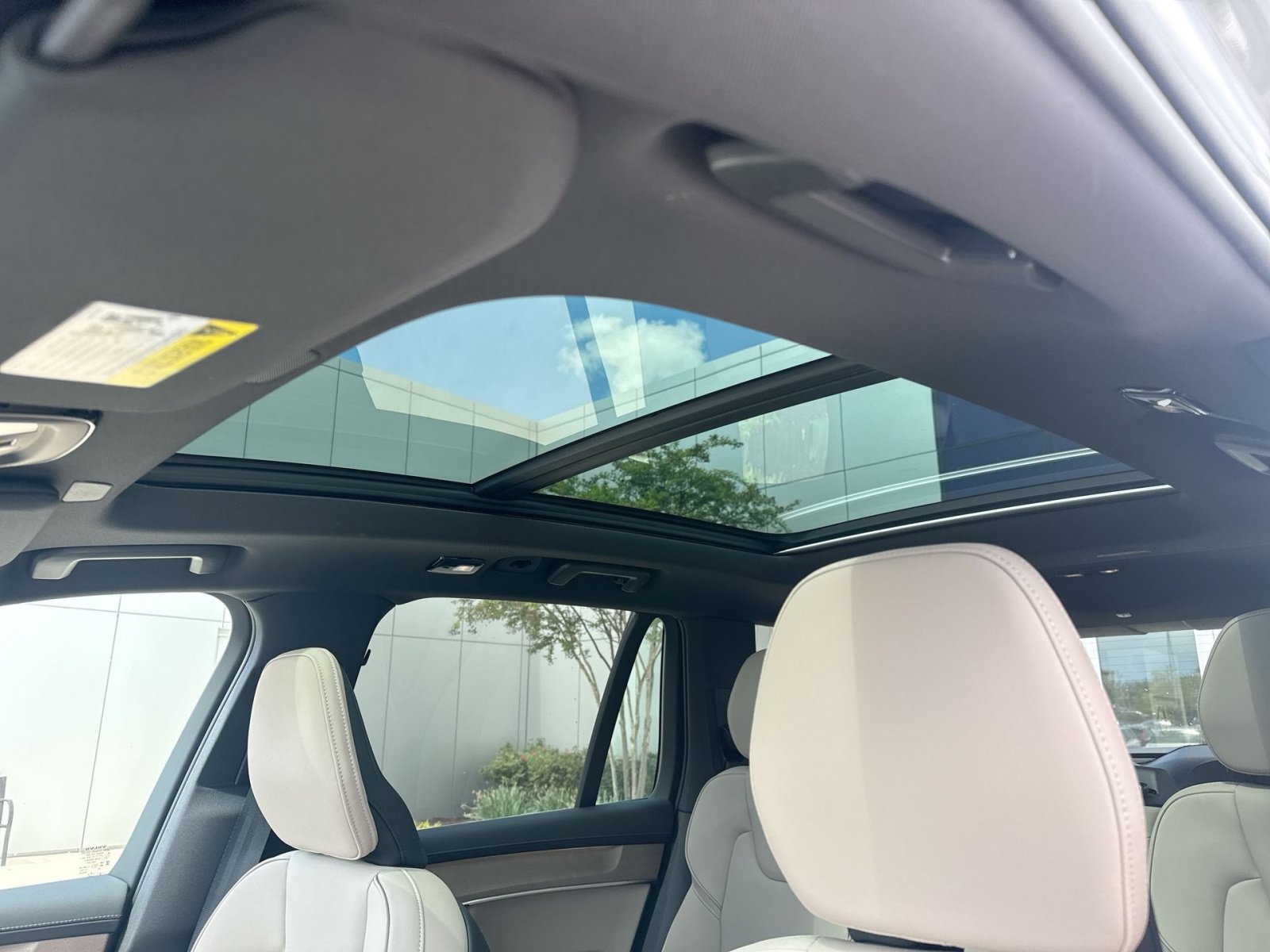 New 2026 Volvo XC90 T8 Plus w/ Protection Package Premier AWD/4WD image 24