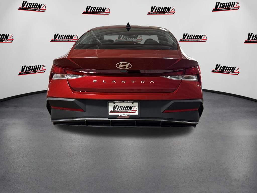 Certified 2025 Hyundai Elantra SE FWD image 6