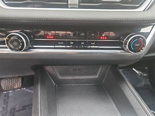 Used 2025 Chevrolet Equinox LT w/ Midnight Edition image 18