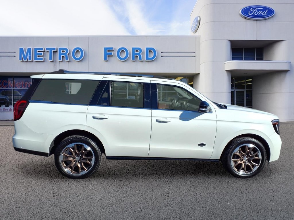 Used 2025 Ford Expedition King Ranch AWD/4WD image 2