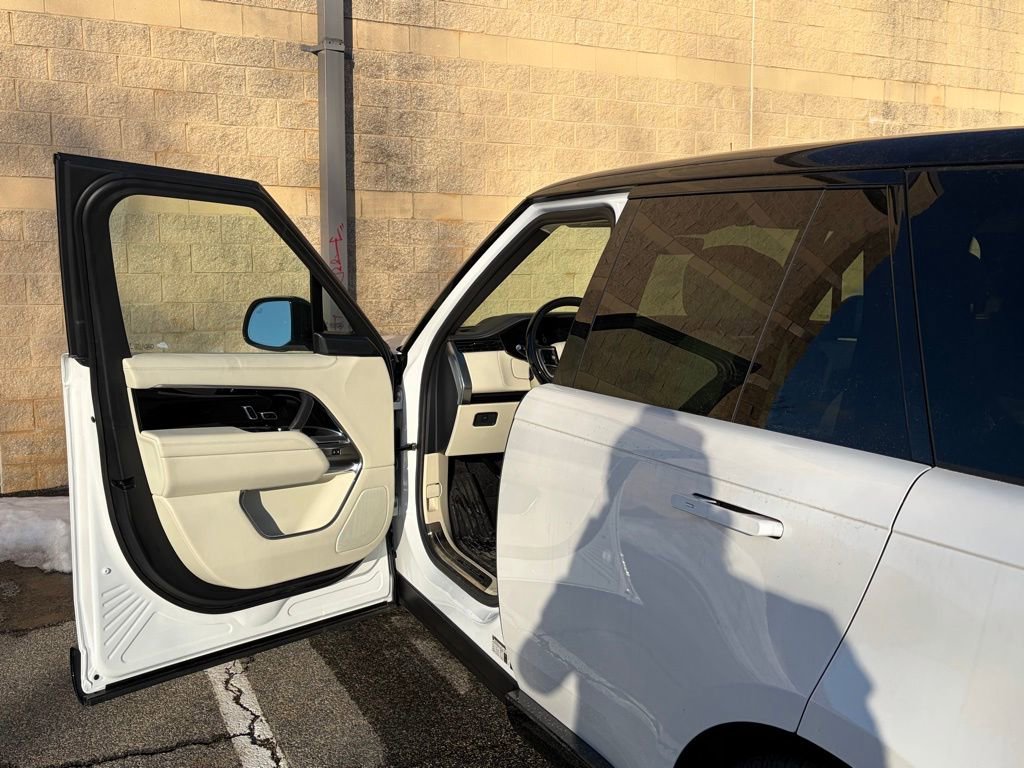 New 2025 Land Rover Range Rover SE image 10
