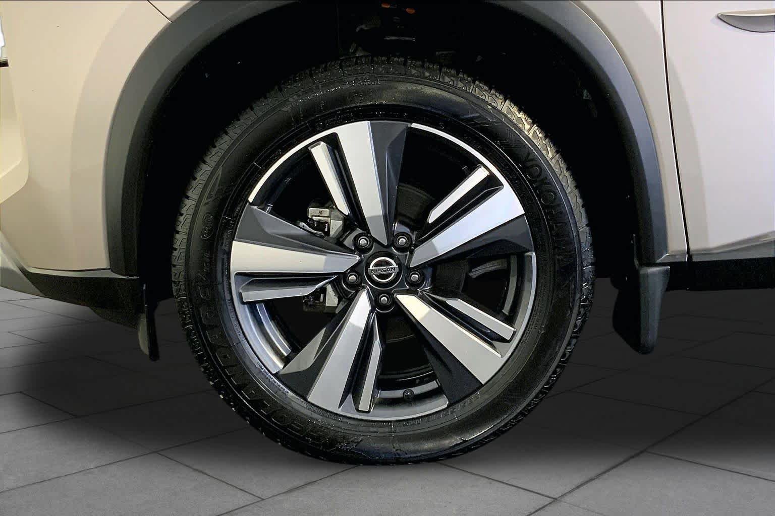 Used 2021 Nissan Rogue SL w/ Premium Package AWD/4WD image 11