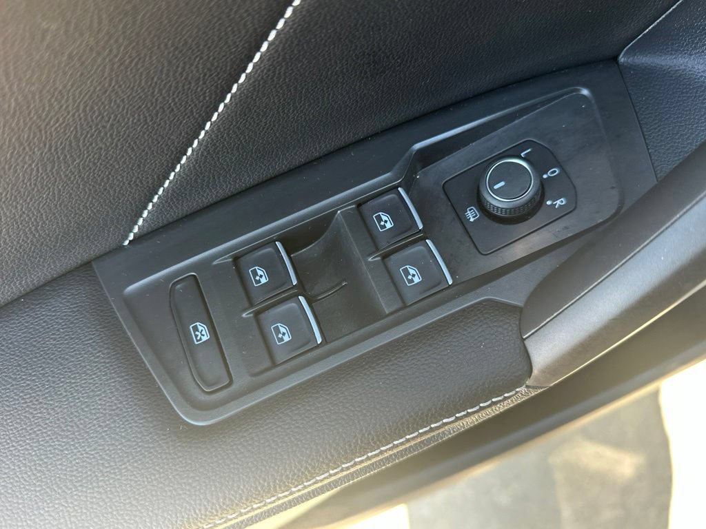 Used 2023 Volkswagen Tiguan SE R-Line AWD/4WD image 16
