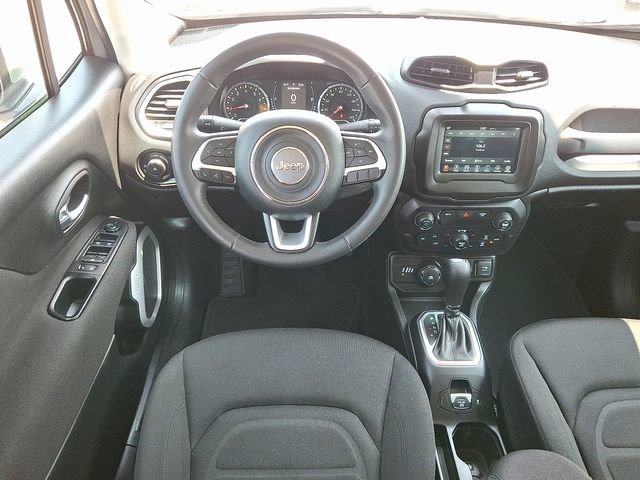 Used 2018 Jeep Renegade Latitude AWD/4WD image 12