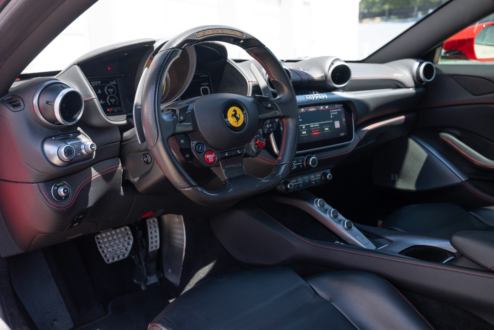 Used 2019 Ferrari Portofino RWD image 32