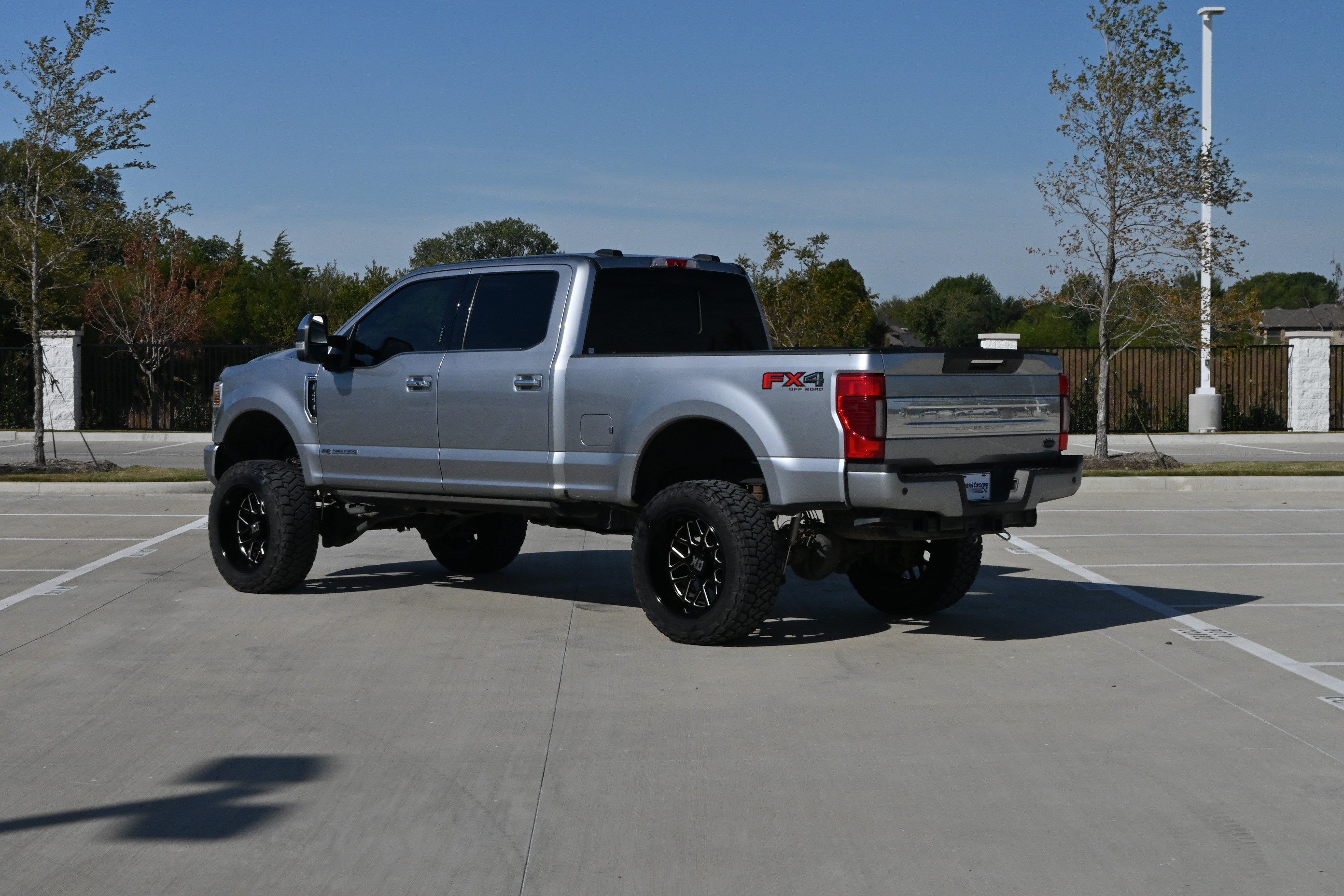 Used 2022 Ford F250 Platinum w/ FX4 Off-Road Package AWD/4WD image 7