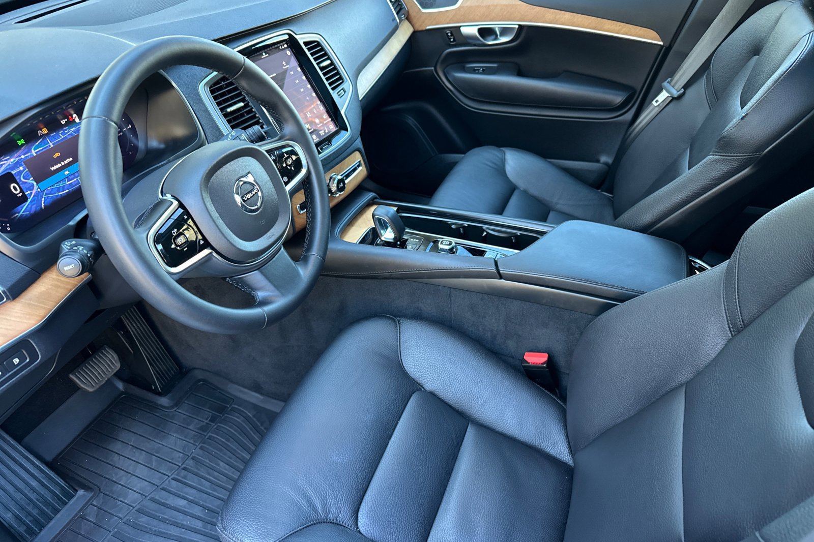 Certified 2024 Volvo XC90 T8 Core w/ Protection Package Premier image 11