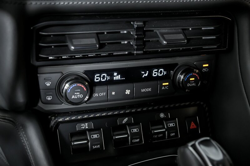 Used 2019 Nissan GT-R Premium AWD/4WD image 32