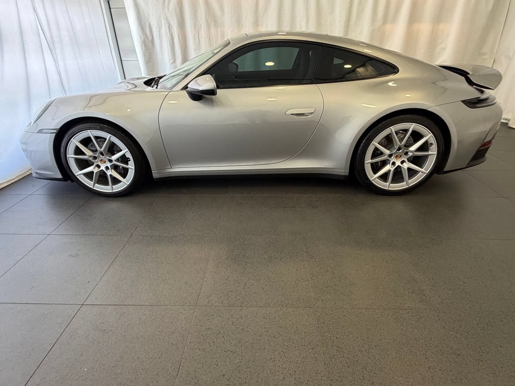 Certified 2025 Porsche 911 Carrera RWD image 2