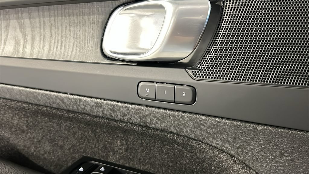 Certified 2026 Volvo XC40 B5 Plus AWD/4WD image 20