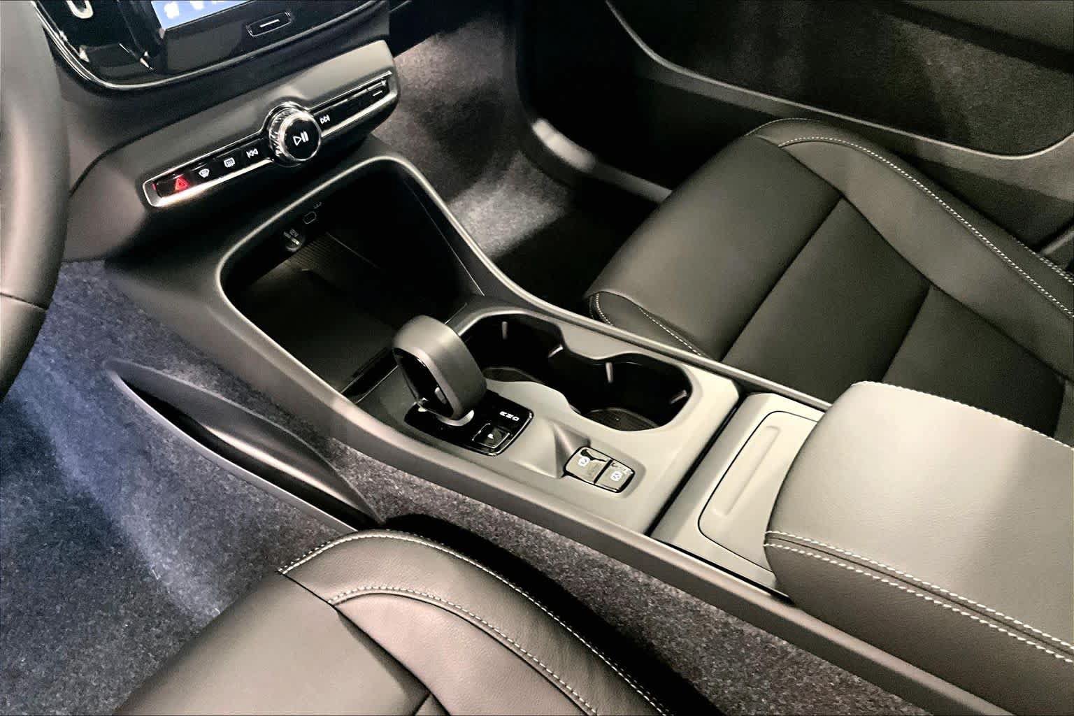 New 2026 Volvo XC40 B5 Core w/ Protection Package Premier AWD/4WD image 10
