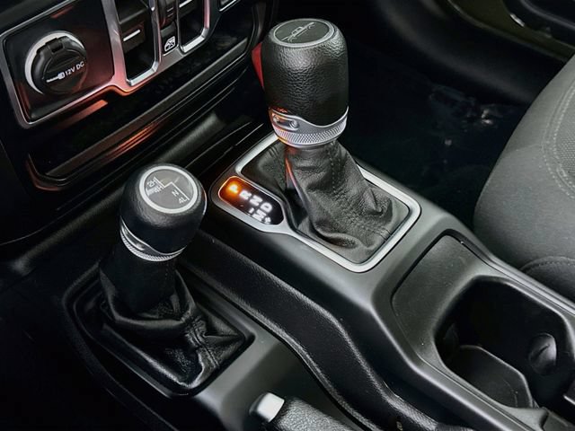 Used 2022 Jeep Gladiator Sport AWD/4WD image 16