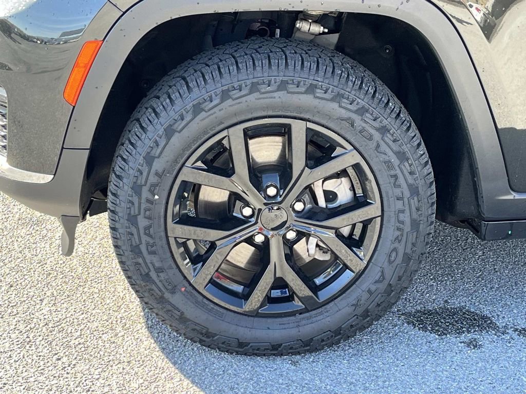 Used 2022 Jeep Grand Cherokee L Limited image 11