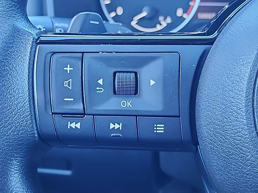 Used 2023 Nissan Rogue SV image 22