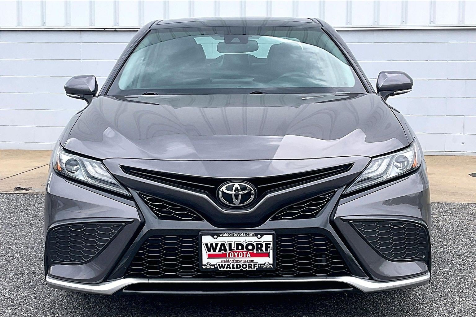 Used 2021 Toyota Camry XSE FWD image 3