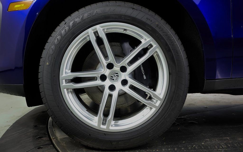 Used 2025 Porsche Macan image 24