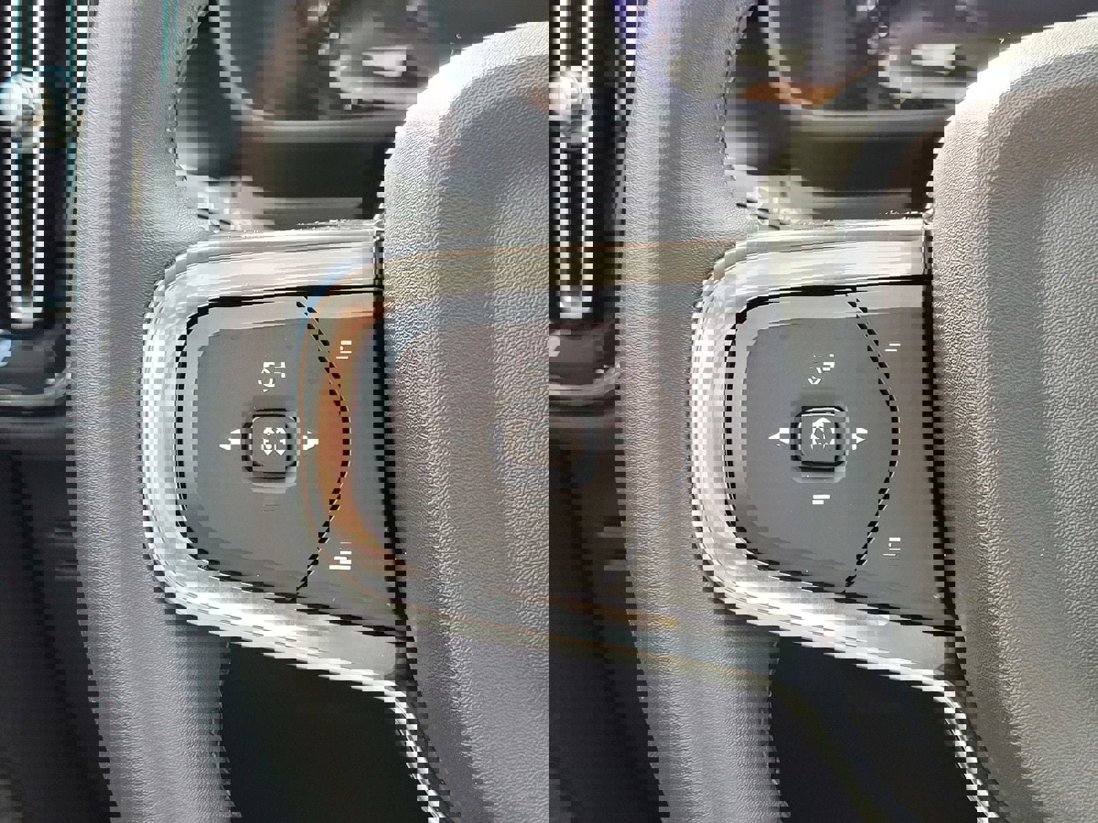 Certified 2023 Volvo XC40 Recharge Ultimate image 19