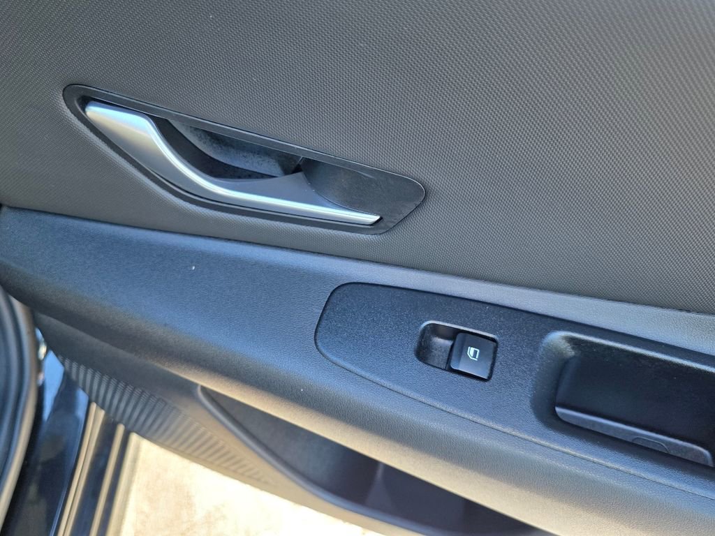 Used 2022 Hyundai Elantra SEL w/ Convenience Package image 35