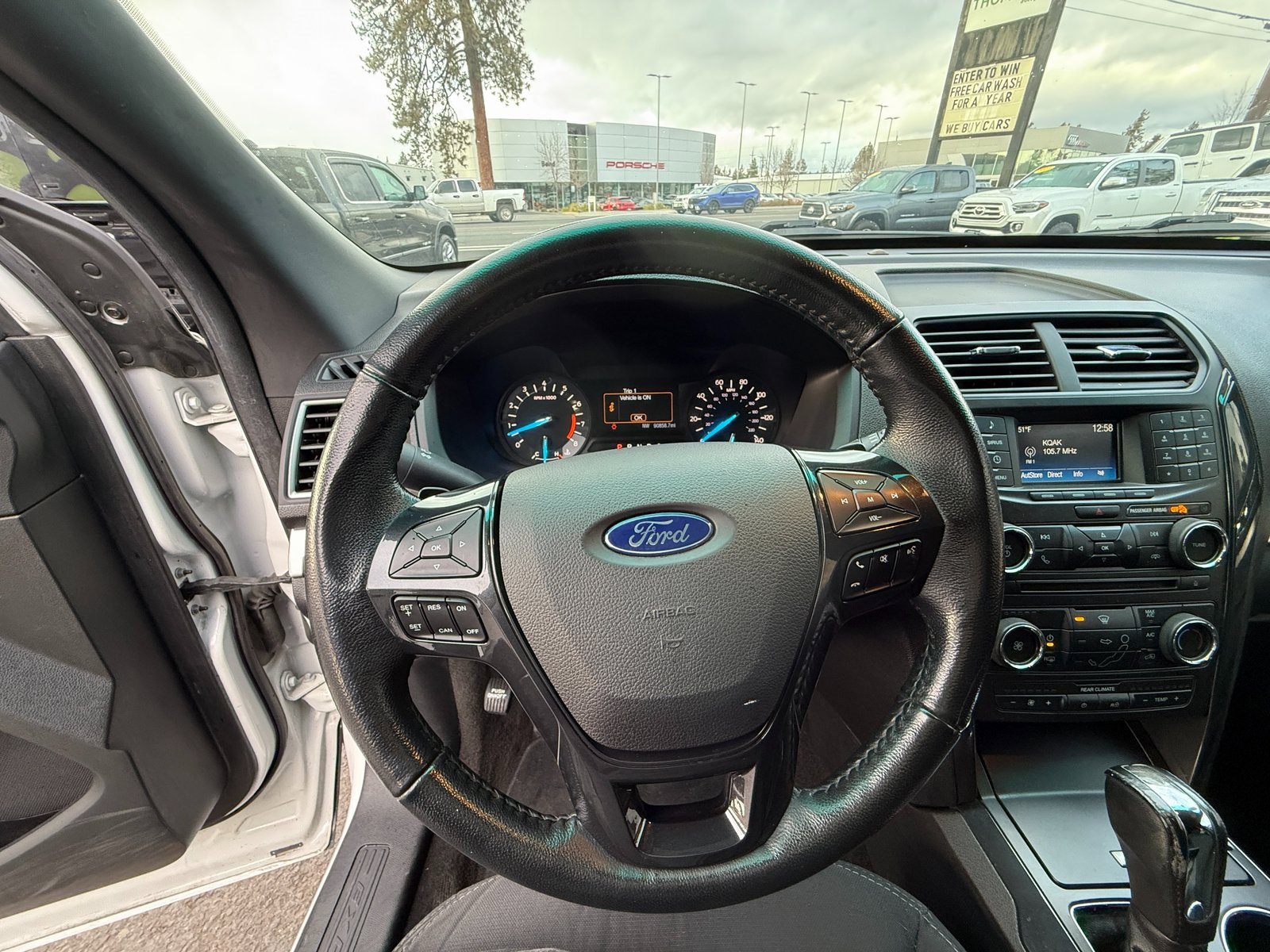 Used 2017 Ford Explorer XLT image 13