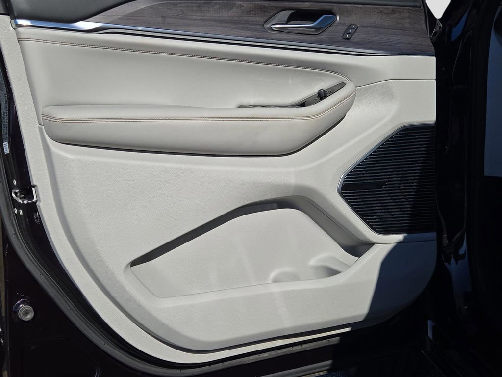 Used 2022 Jeep Grand Cherokee Overland image 16