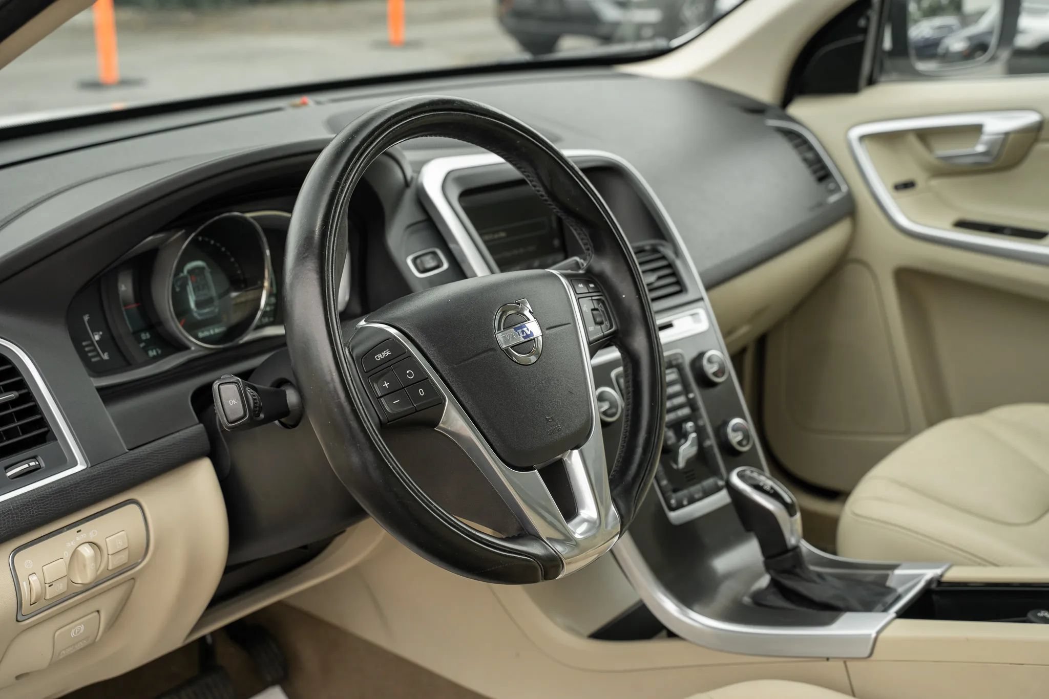 Used 2015 Volvo XC60 3.2 Platinum AWD/4WD image 16