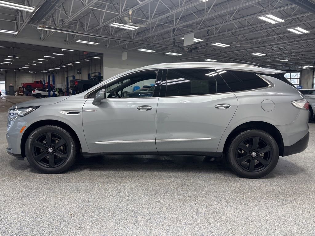 Used 2024 Buick Enclave Essence w/ Sport Touring Edition image 4