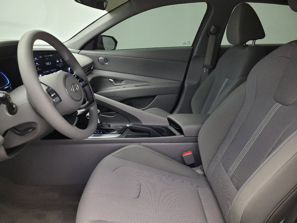 Used 2024 Hyundai Elantra SE image 17