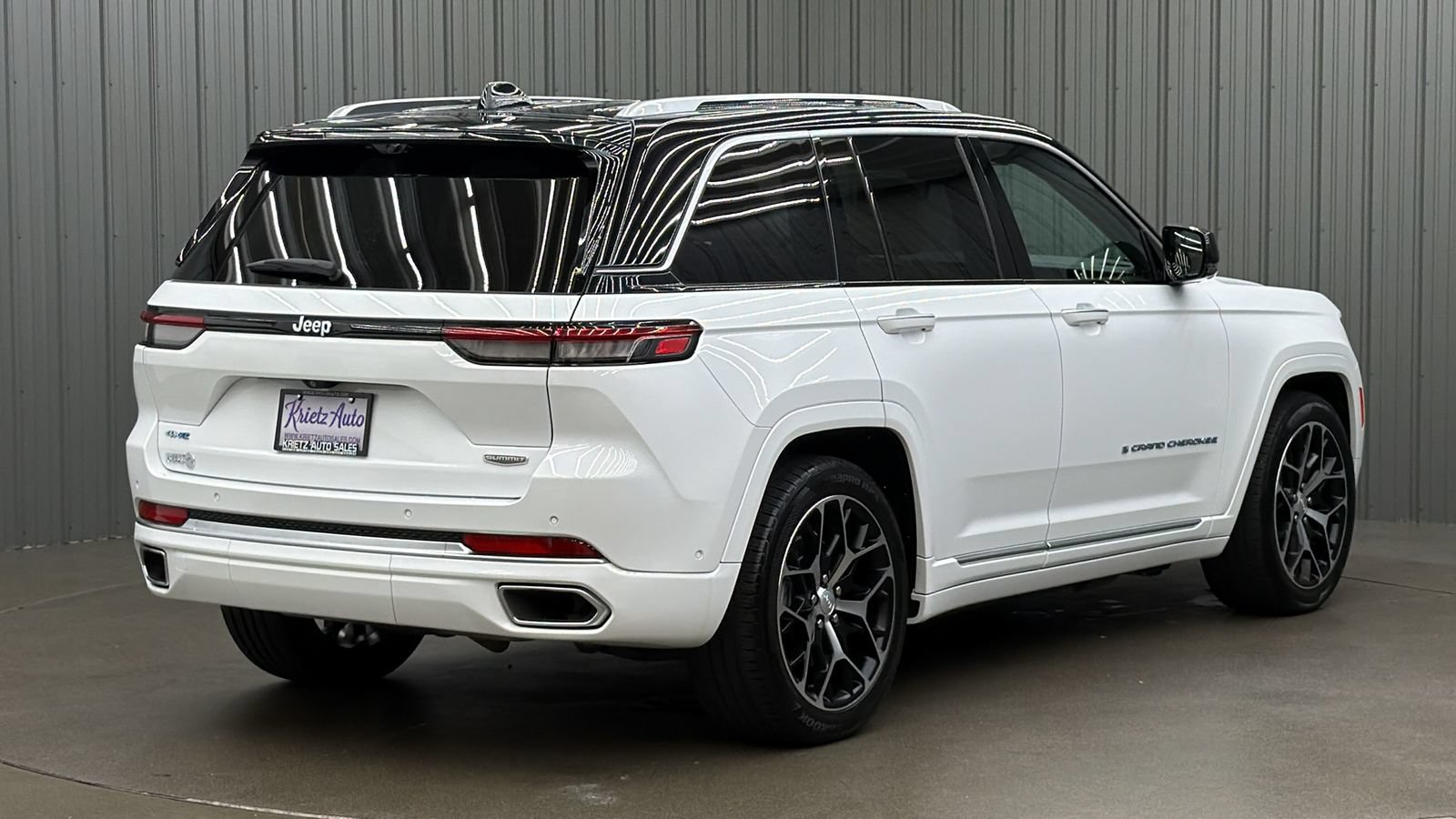 Used 2023 Jeep Grand Cherokee Summit AWD/4WD image 5
