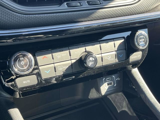 New 2026 Jeep Compass Latitude w/ Sun and Sound Group image 24