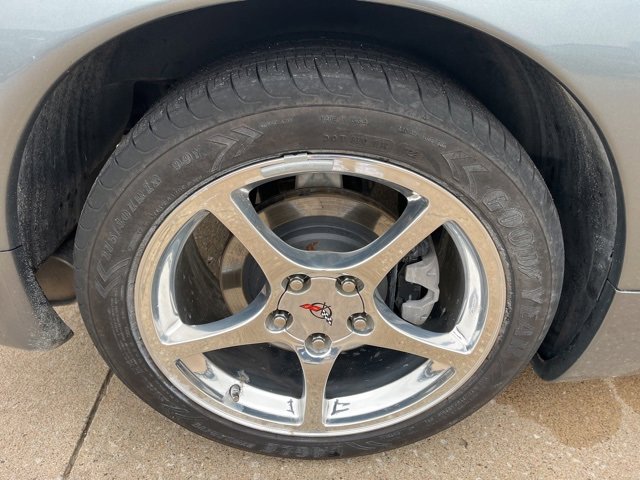 Used 2004 Chevrolet Corvette Coupe w/ Roof Package image 45