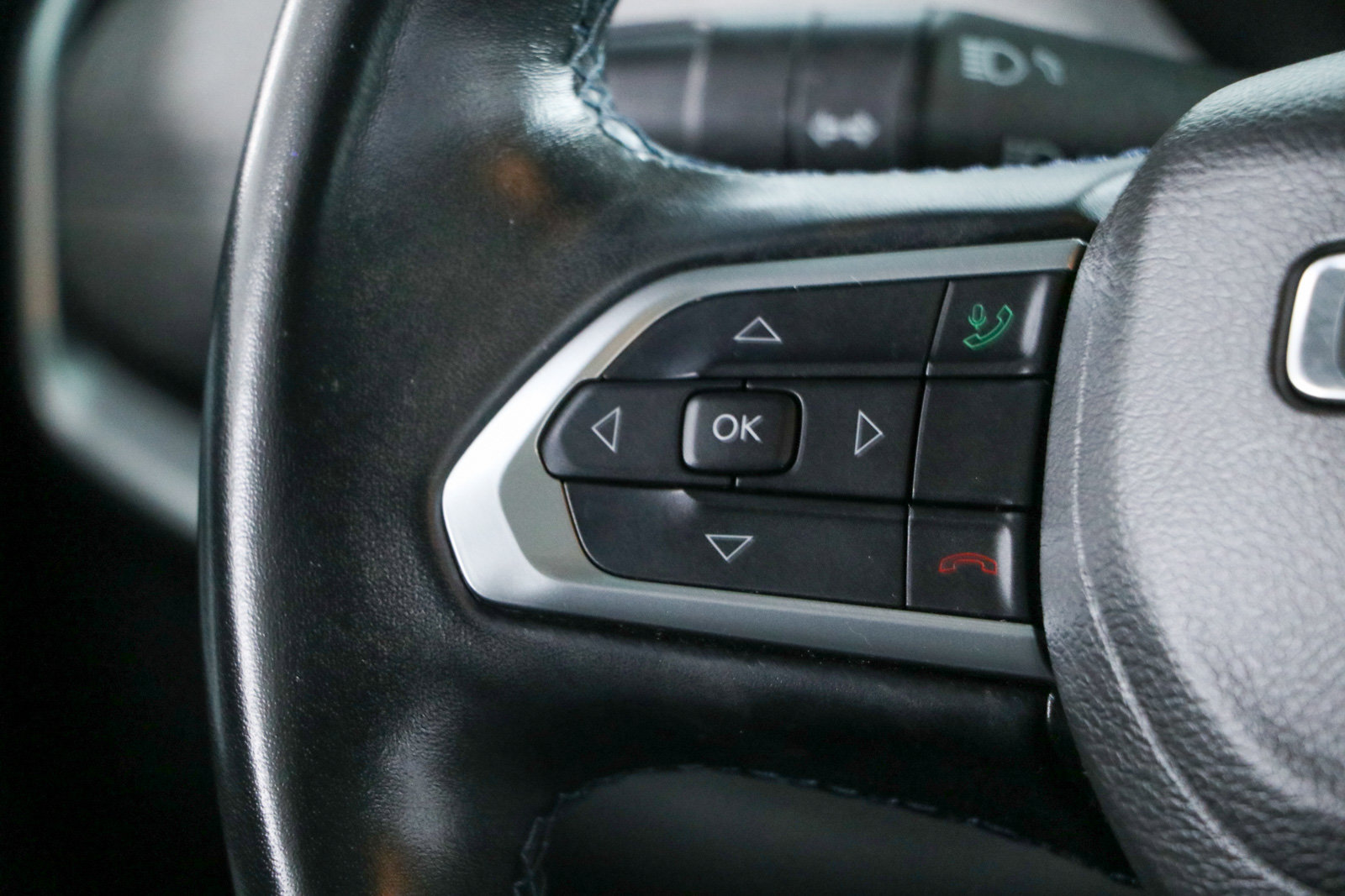 Used 2022 Jeep Compass Latitude w/ Sun and Sound Group AWD/4WD image 13