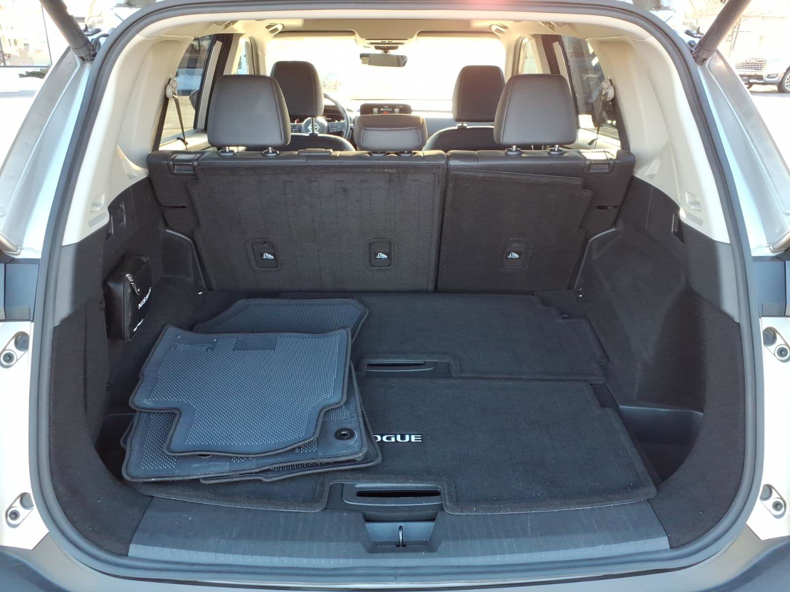 Used 2022 Nissan Rogue Platinum w/ Head-Up Display Package image 11