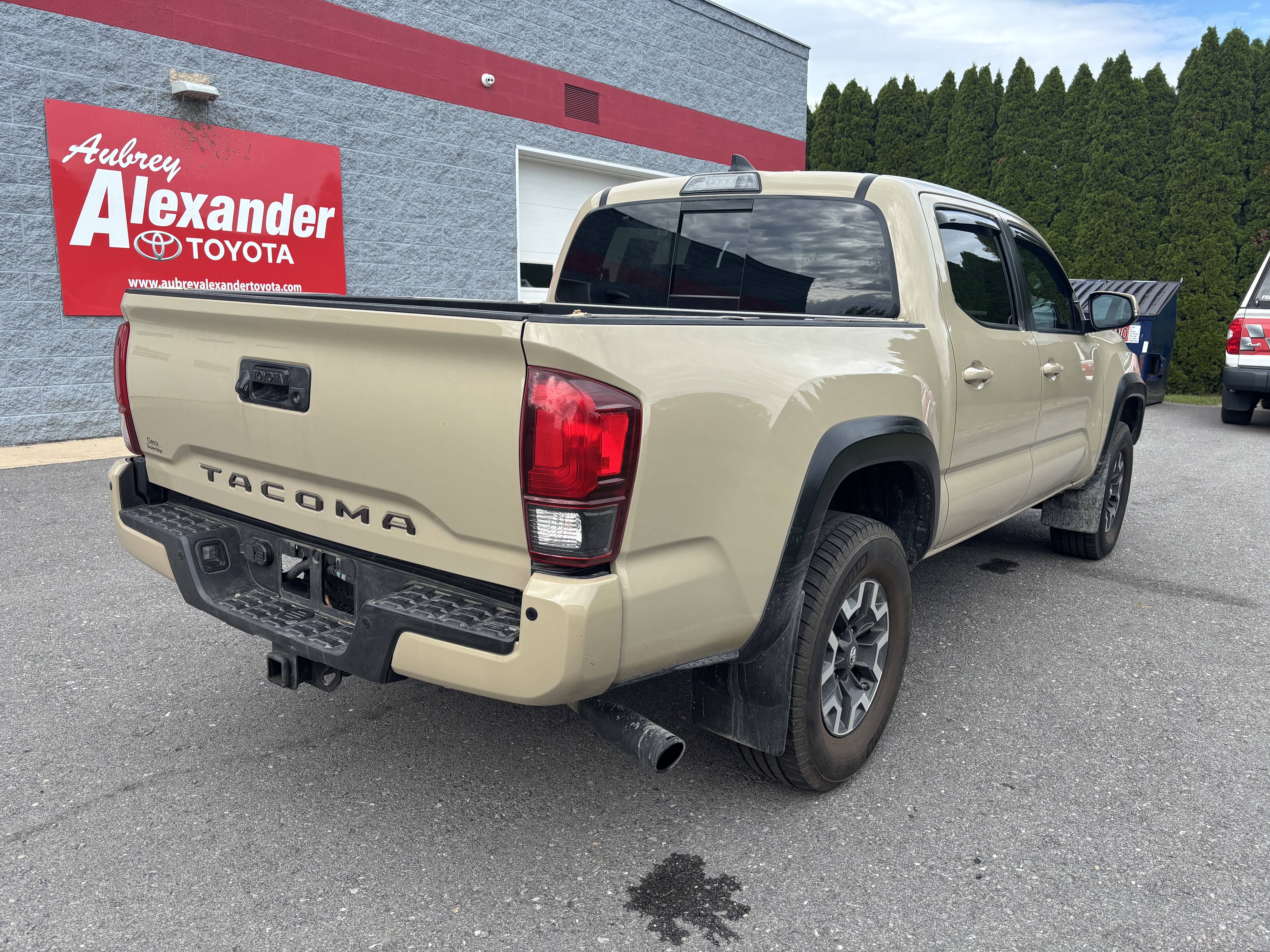 Used 2019 Toyota Tacoma TRD Off-Road w/ Technology Package AWD/4WD image 3