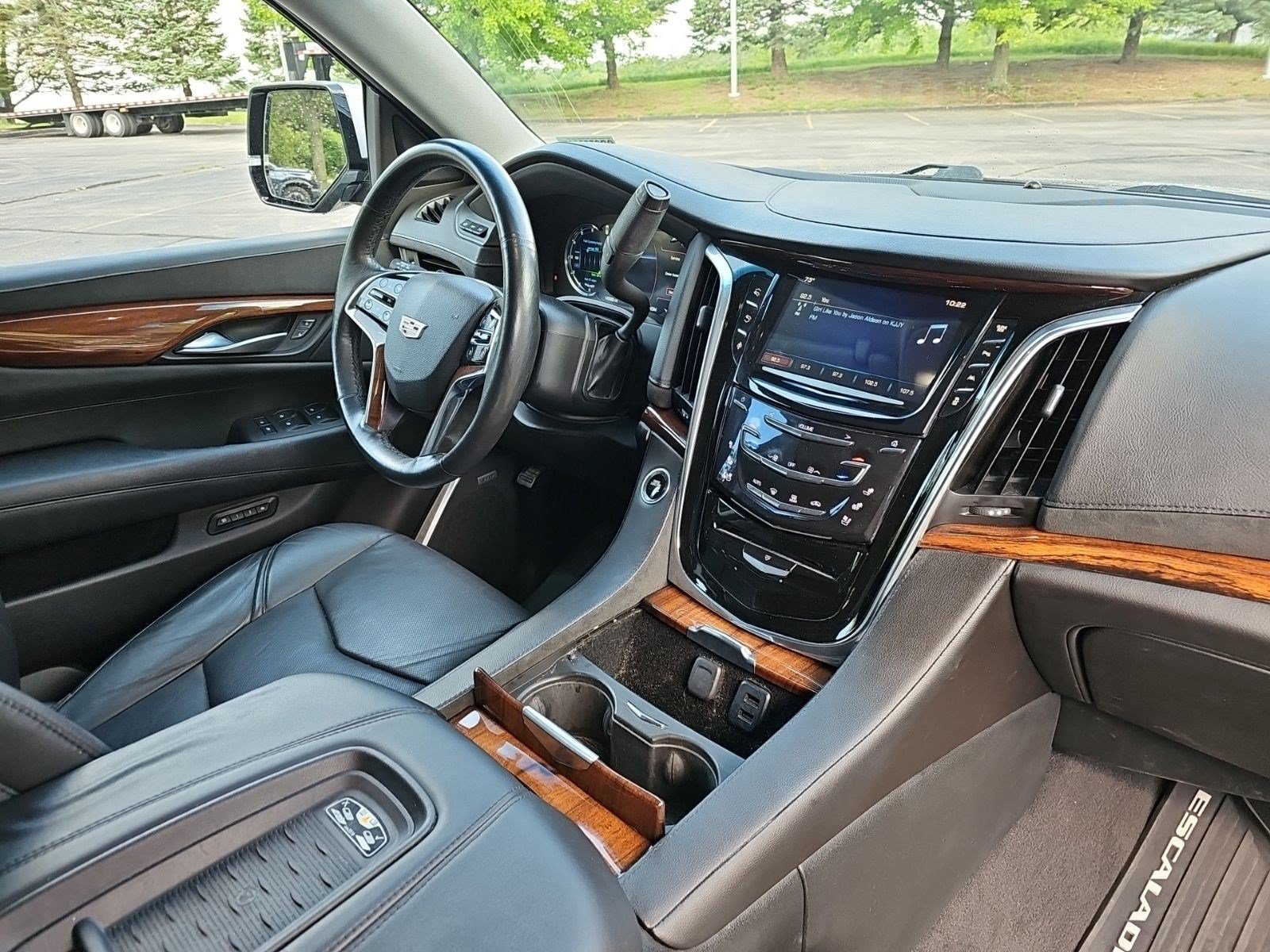Used 2016 Cadillac Escalade ESV Luxury AWD/4WD image 13