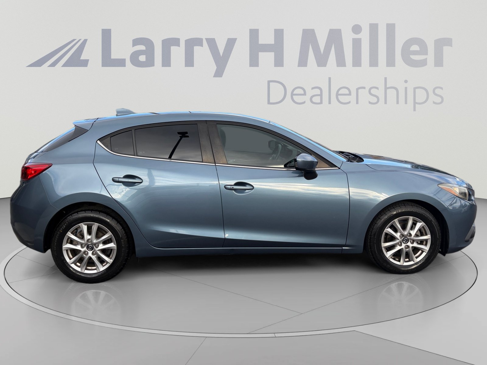 Used 2015 MAZDA MAZDA3 i Touring w/ Technology Package FWD image 6