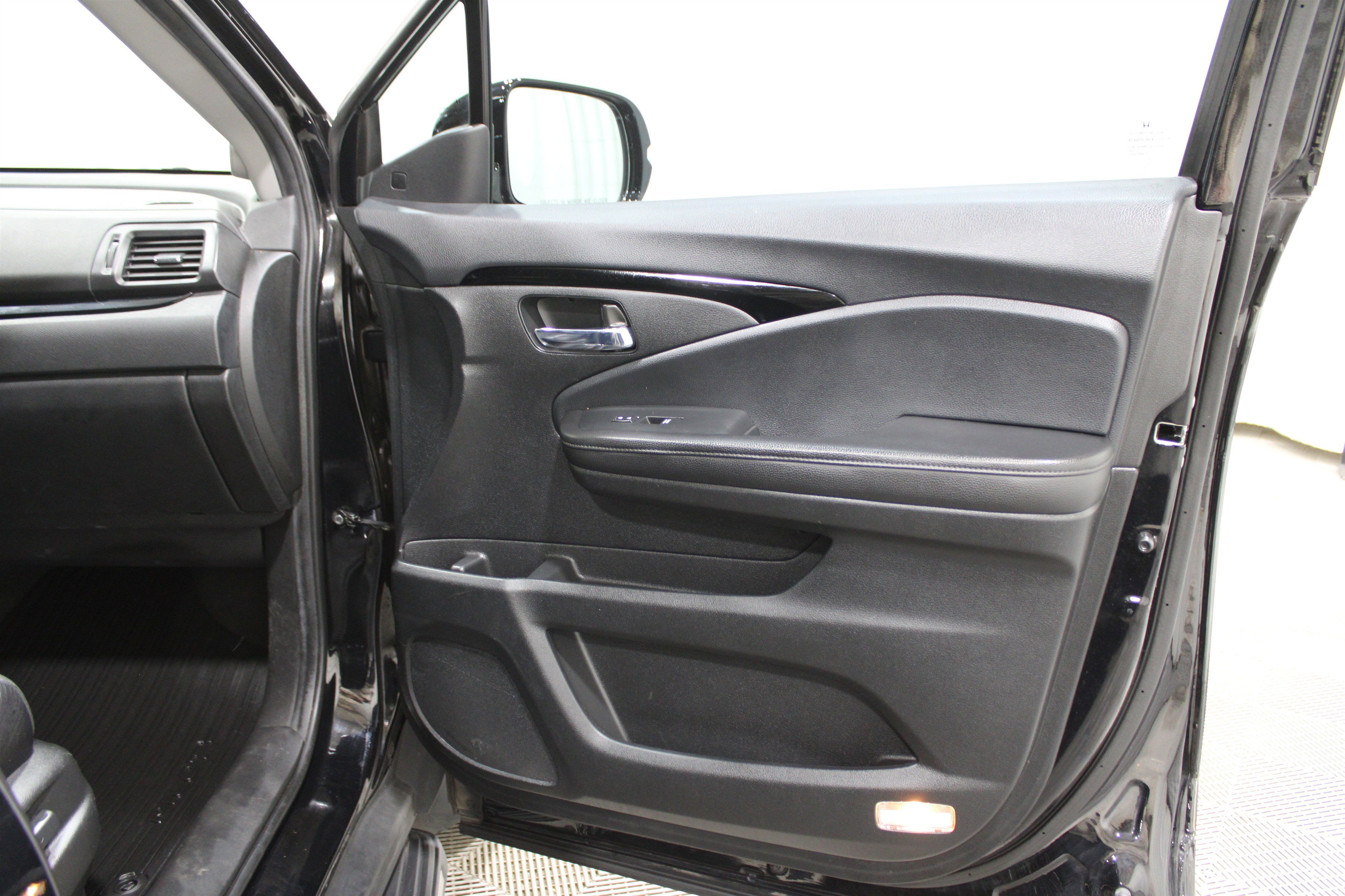 Used 2021 Honda Pilot Touring image 30