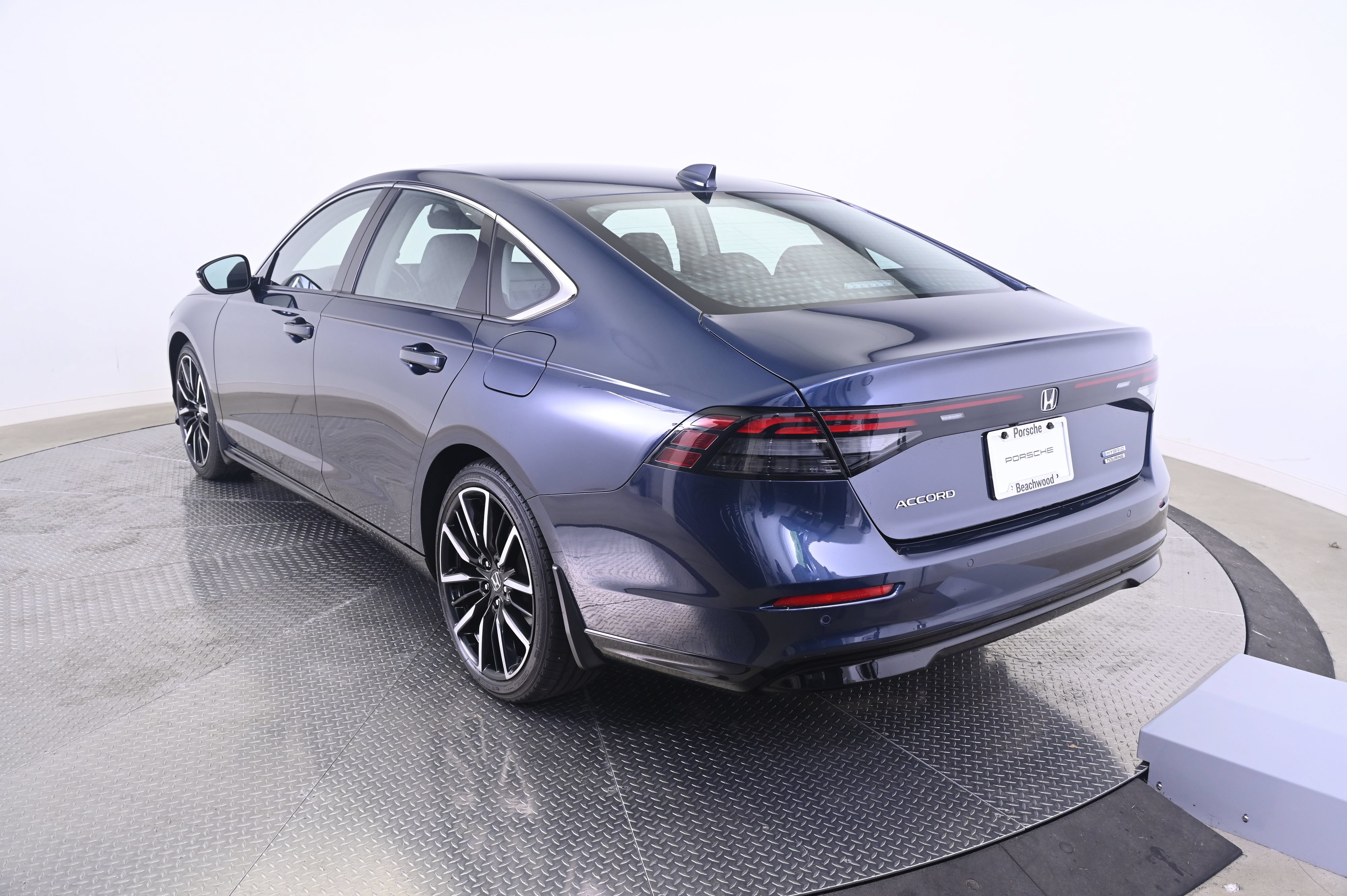 Used 2023 Honda Accord Touring image 3