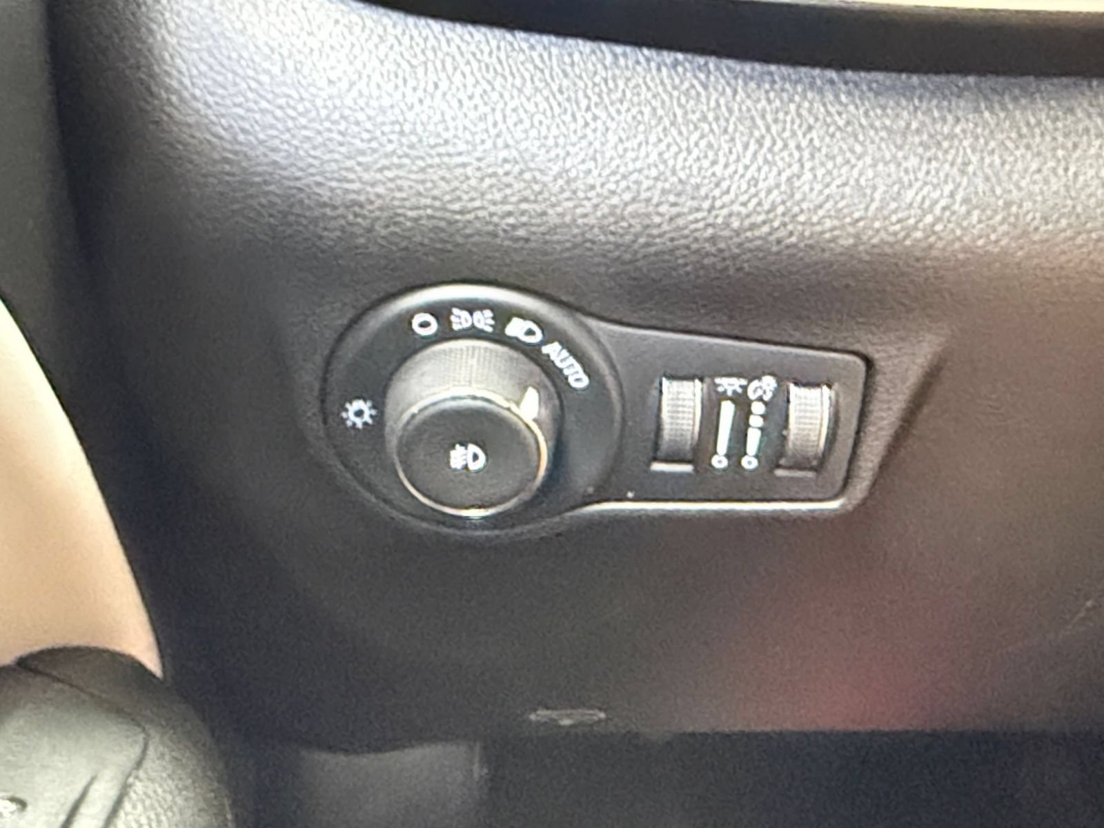 Used 2025 Jeep Compass Limited AWD/4WD image 34
