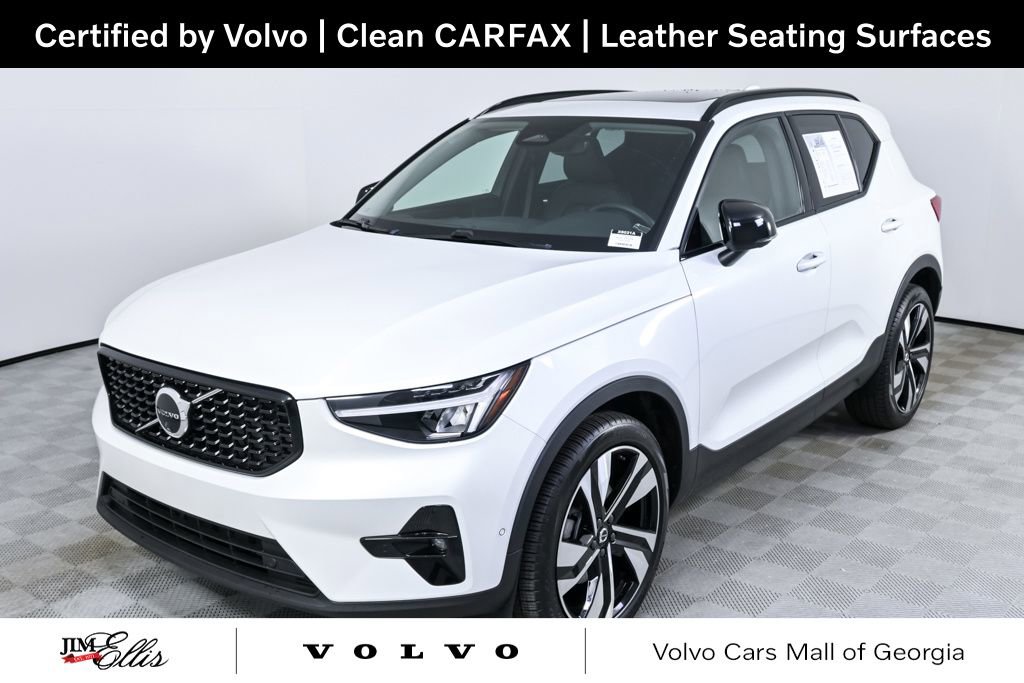 Certified 2025 Volvo XC40 B5 Plus image 1