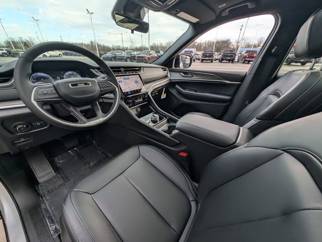 New 2025 Jeep Grand Cherokee Limited image 2