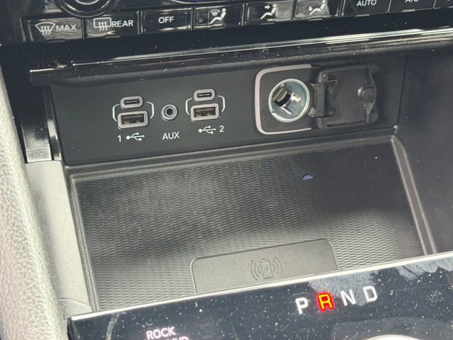 Certified 2023 Jeep Grand Cherokee Overland w/ Luxury Tech Group IV AWD/4WD image 28