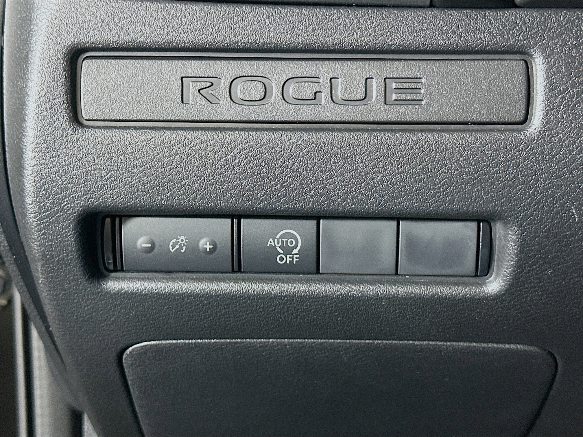 Used 2023 Nissan Rogue S AWD/4WD image 17