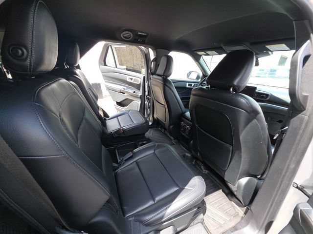 Used 2020 Ford Explorer XLT w/ Equipment Group 202A RWD image 12