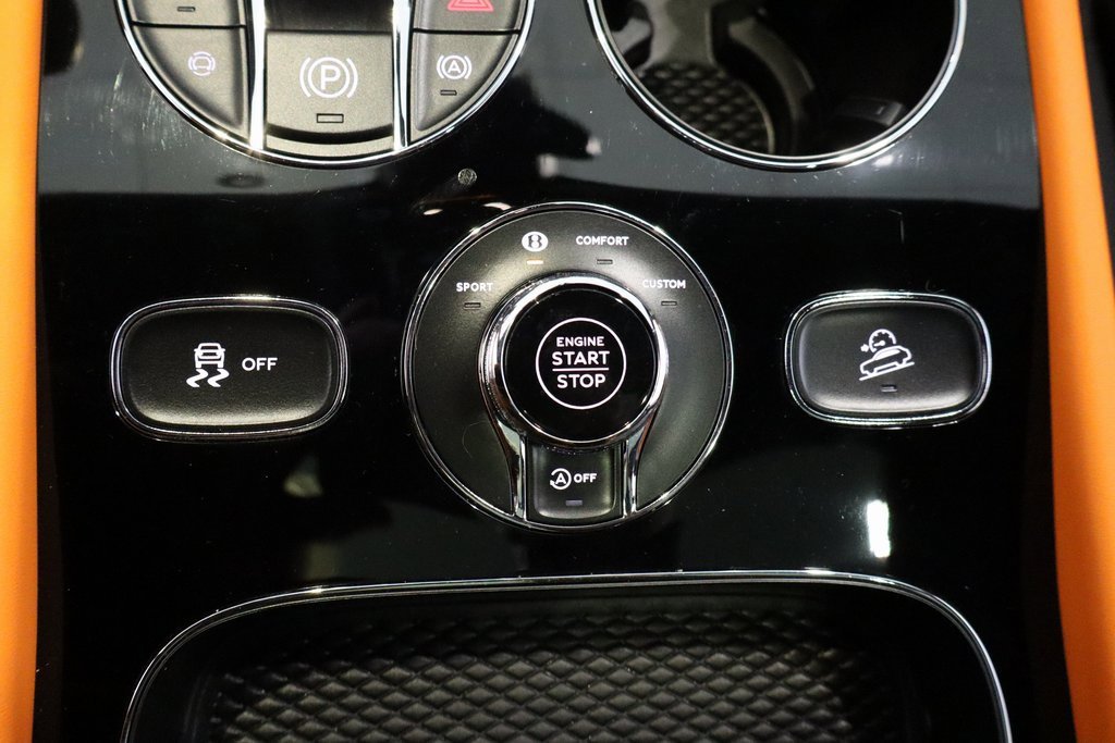 Used 2025 Bentley Bentayga image 13