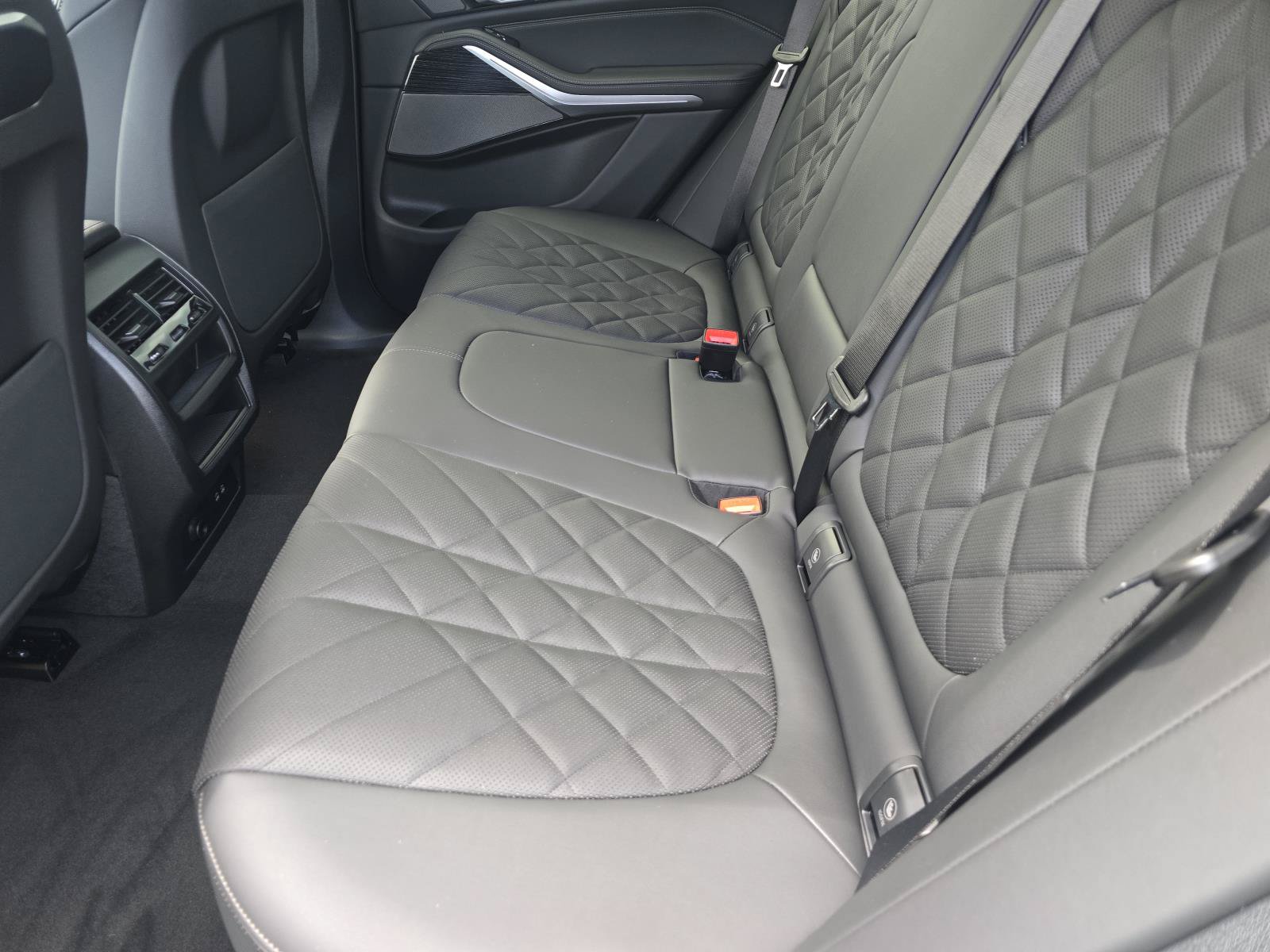 New 2026 BMW X5 sDrive40i w/ M Sport Package RWD image 9