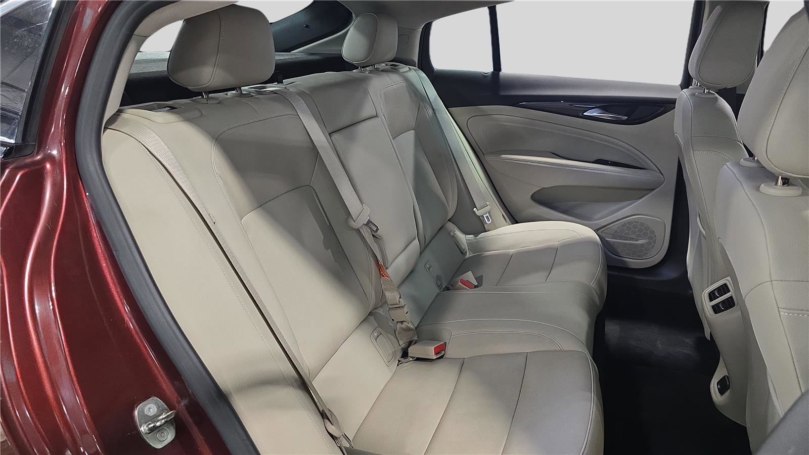 Used 2018 Buick Regal Essence w/ Driver Confidence Package #1 image 17